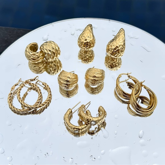 Chic Gold Textured Hoop Earrings - Picture 2 of 2